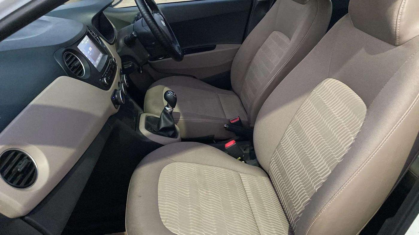 2018 Hyundai Xcent SX 1.2, Petrol, Manual, 71,359 km, Right Side Front Door Cabin