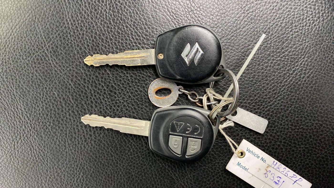 2018 Maruti Swift VXI AMT, Petrol, Automatic, 28,390 km, Key Close Up