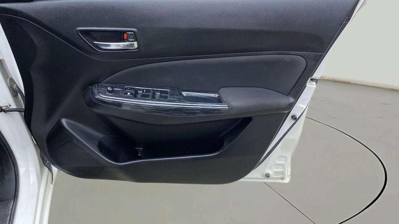 2018 Maruti Swift VXI AMT, Petrol, Automatic, 28,390 km, Driver Side Door Panels Control