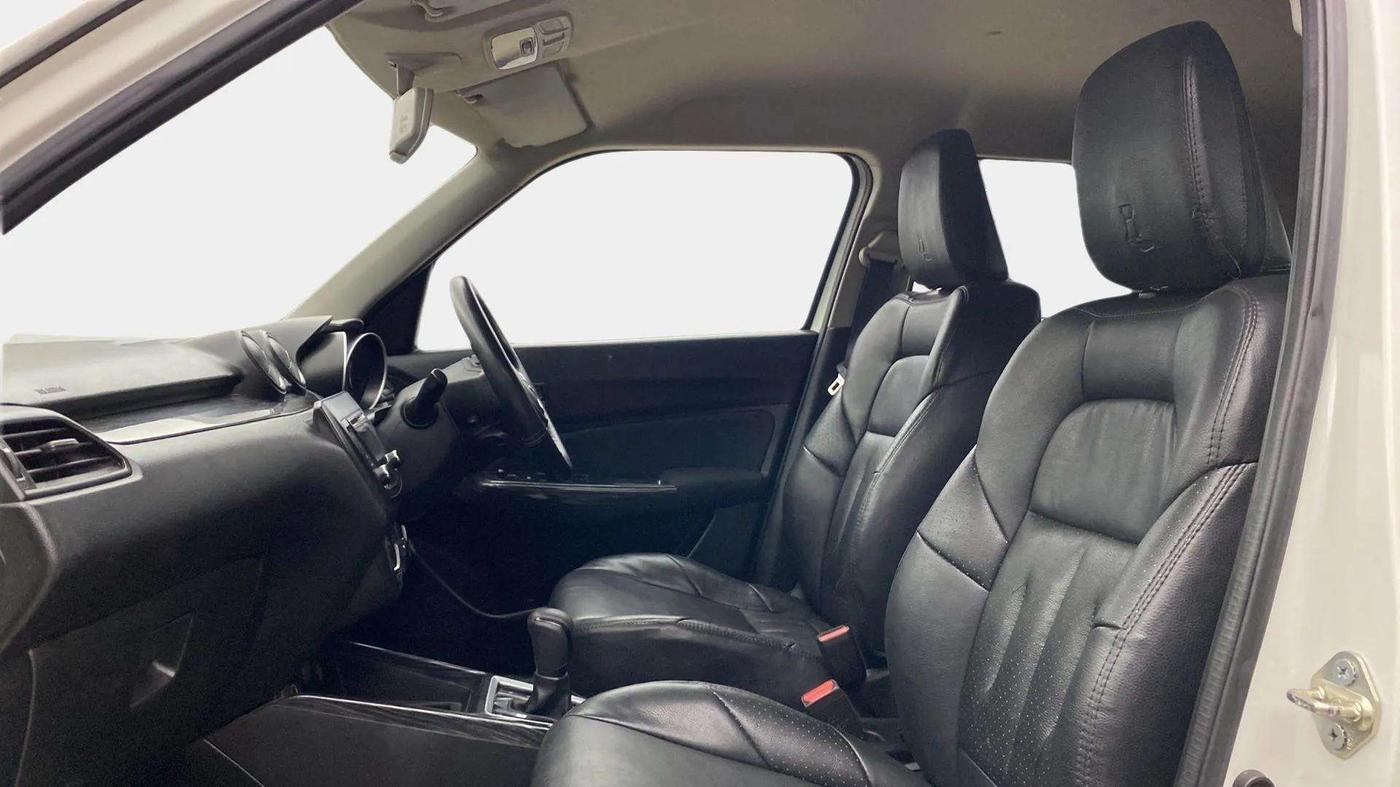 2018 Maruti Swift VXI AMT, Petrol, Automatic, 28,390 km, Right Side Front Door Cabin