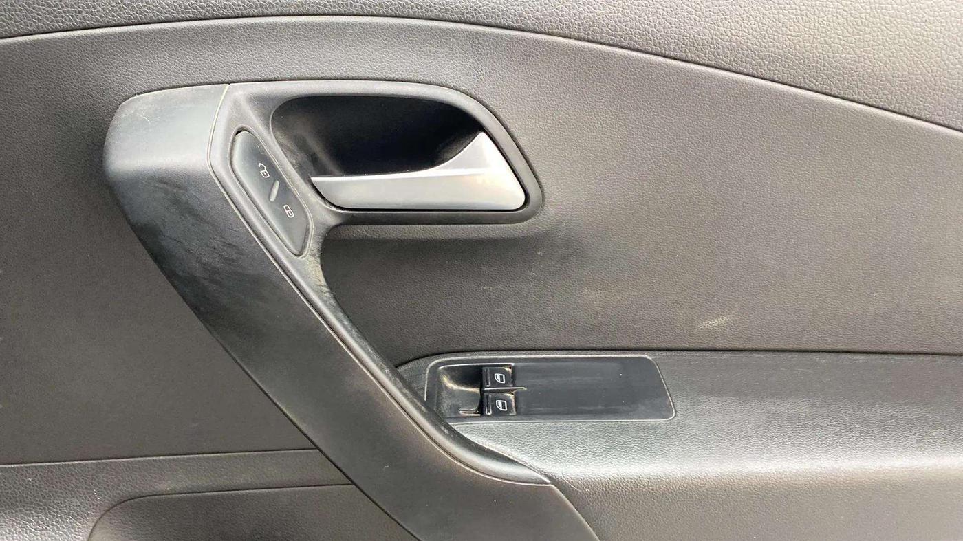 2018 Volkswagen Polo TRENDLINE 1.0L, Petrol, Manual, 83,354 km, Driver Side Door Panels Control