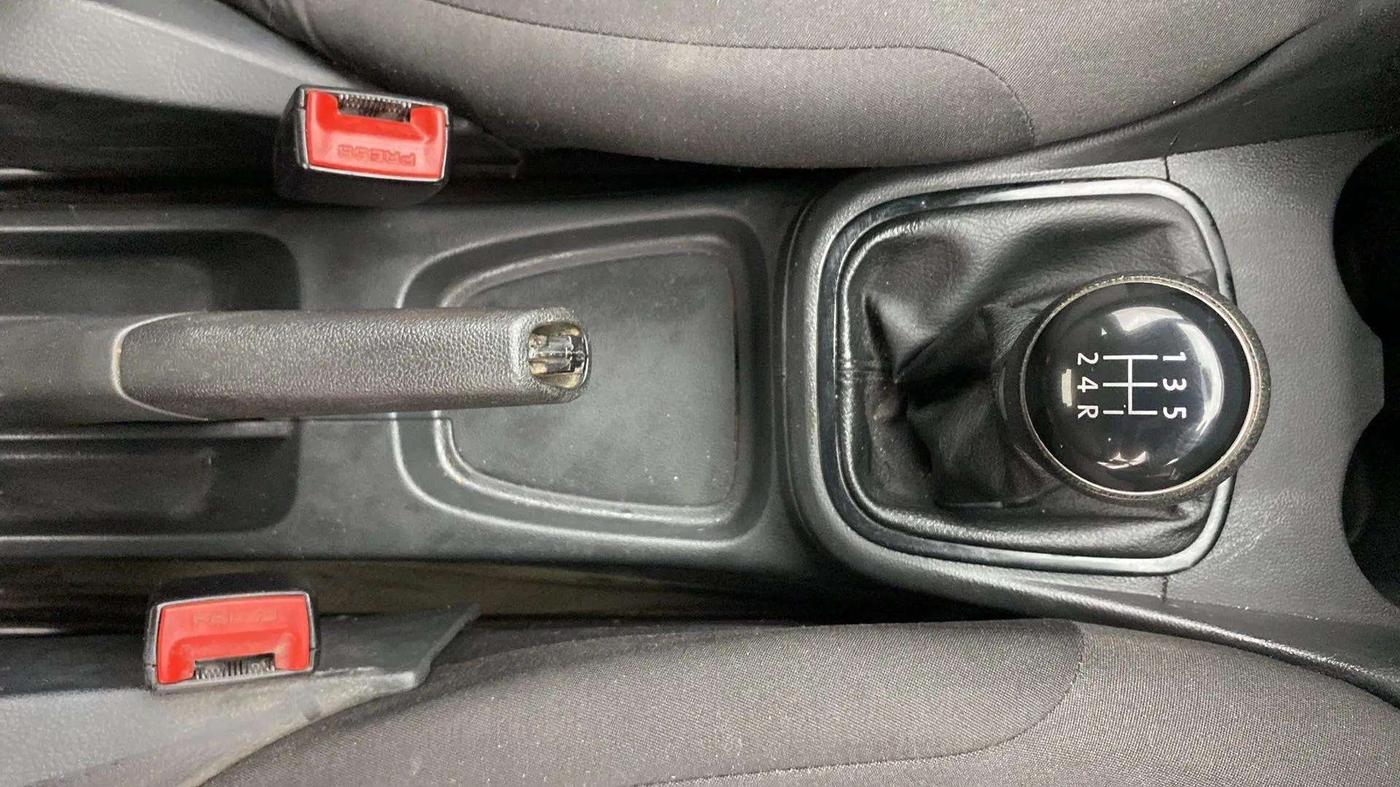 2018 Volkswagen Polo TRENDLINE 1.0L, Petrol, Manual, 83,354 km, Gear Lever