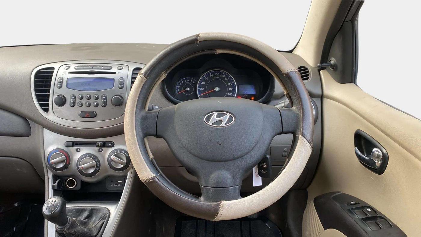 2016 Hyundai i10 SPORTZ 1.1, Petrol, Manual, 9,543 km, Steering Wheel Close Up