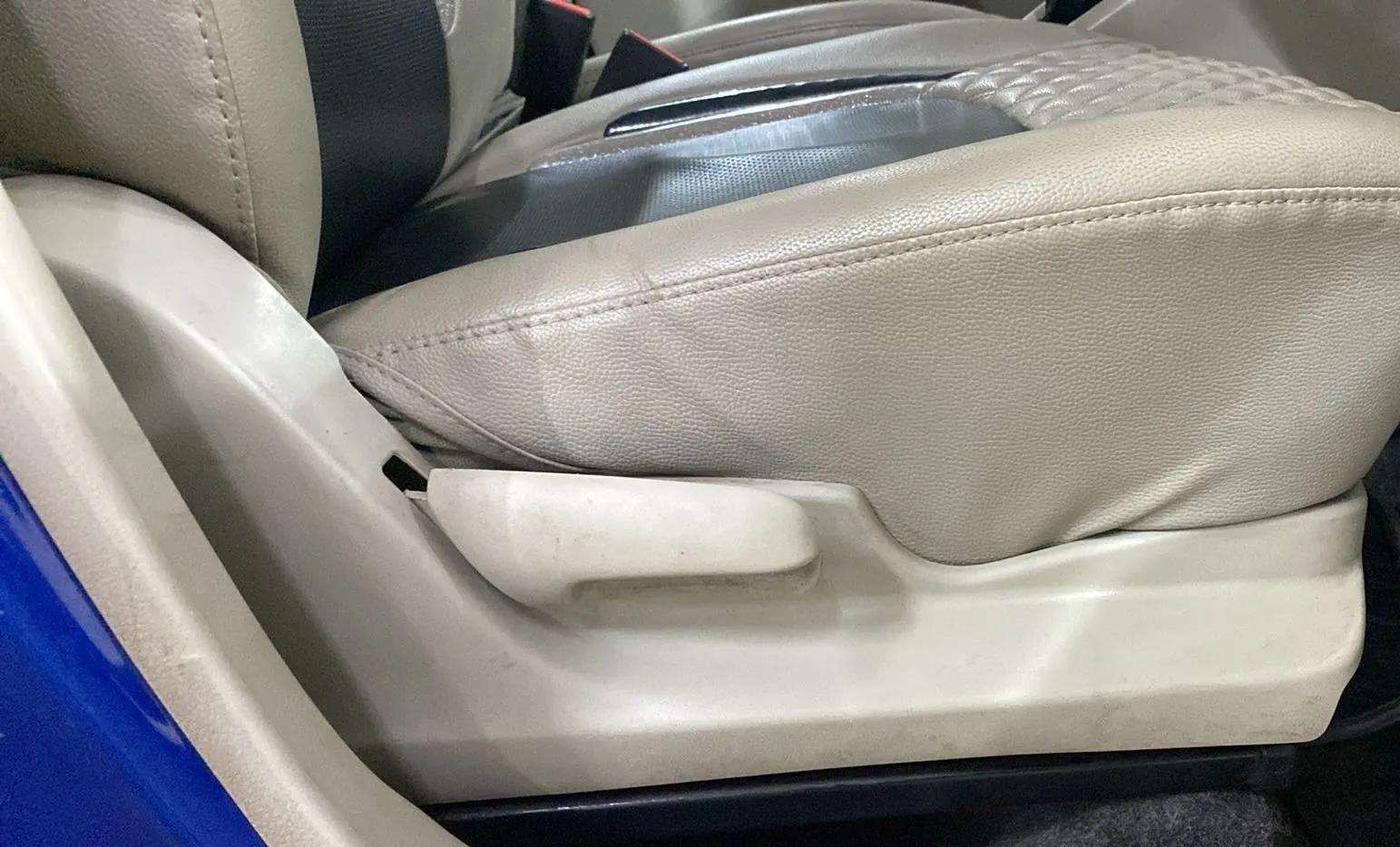 2018 Maruti Celerio VXI CNG, CNG, Manual, 71,514 km, Driver Side Adjustment Panel