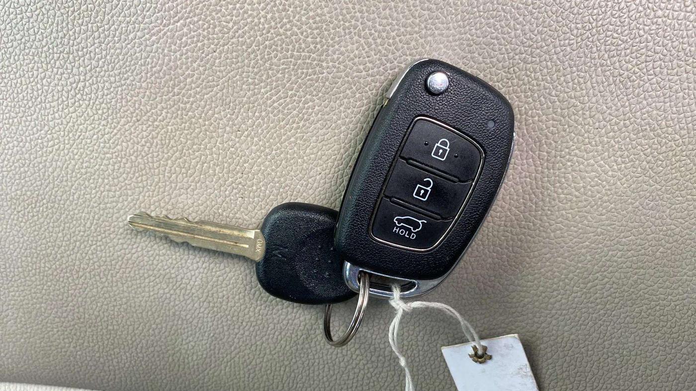 2022 Hyundai VENUE S (O) 1.0 TURBO IMT, Petrol, Manual, 4,634 km, Key Close Up