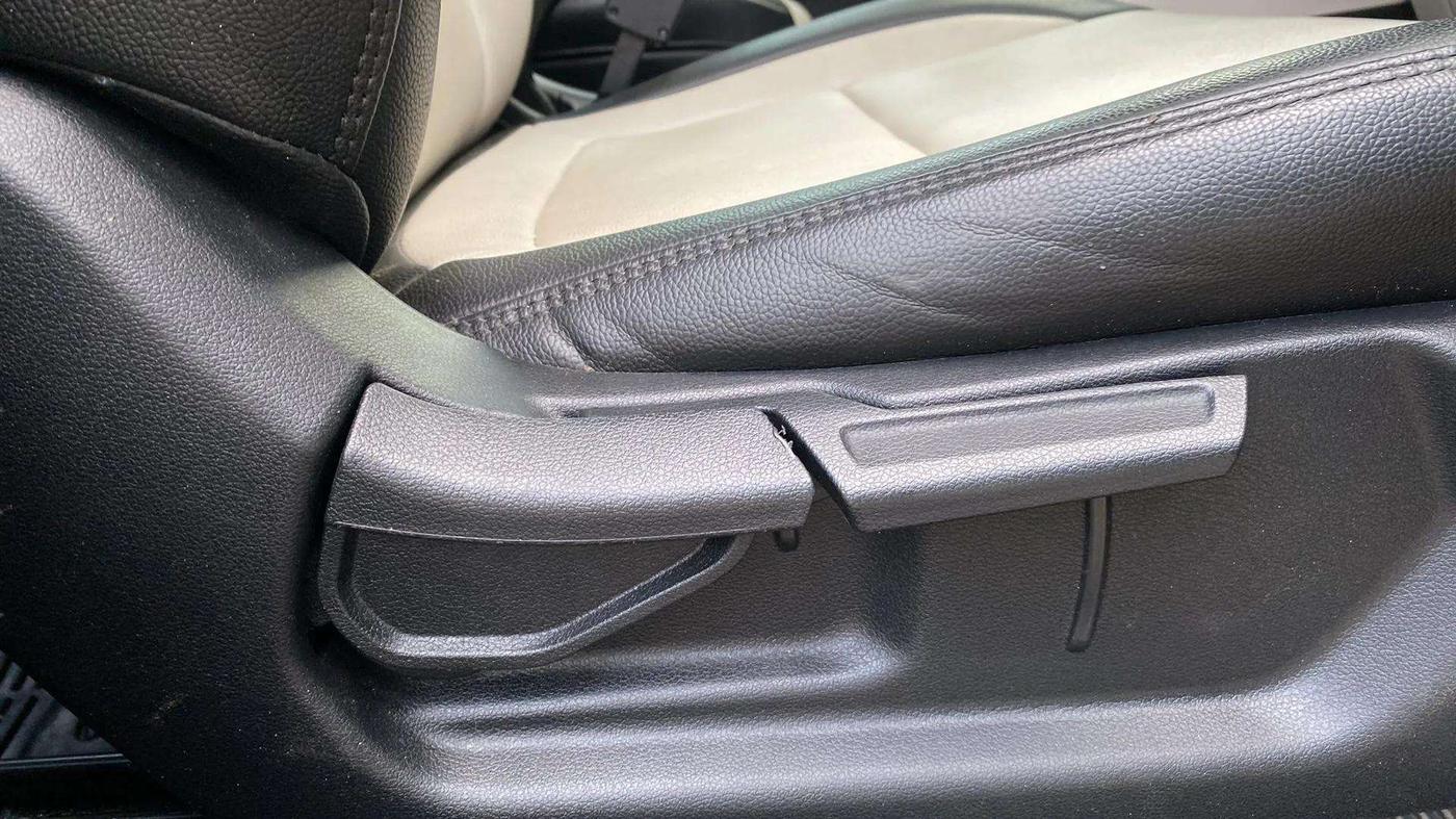 2022 Hyundai VENUE S (O) 1.0 TURBO IMT, Petrol, Manual, 4,634 km, Driver Side Adjustment Panel