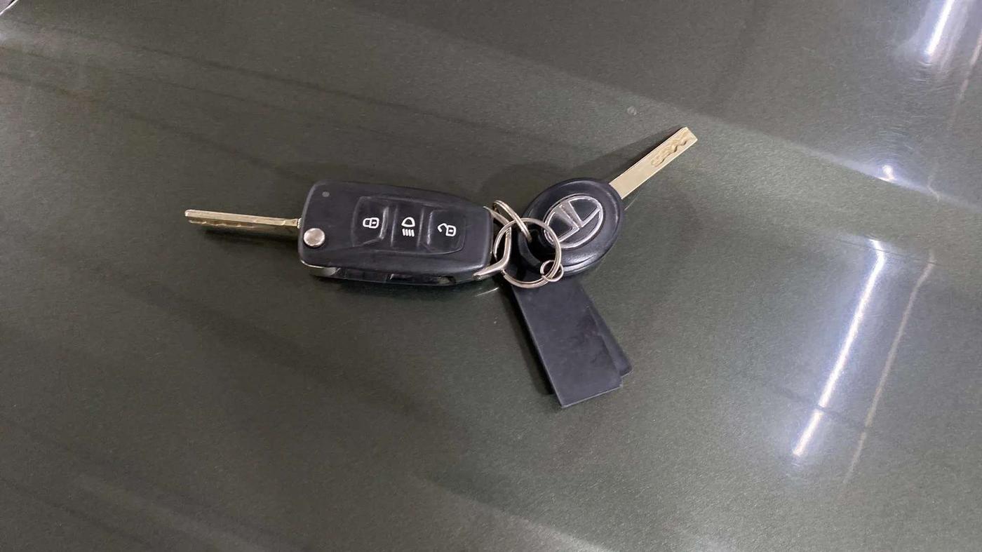 2021 Tata NEXON XM SUNROOF PETROL, Petrol, Manual, 12,422 km, Key Close Up