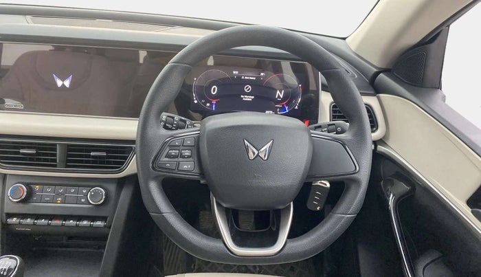 2023 Mahindra XUV700 AX 5 D MT 5 STR, Diesel, Manual, 21,103 km, Steering Wheel Close Up