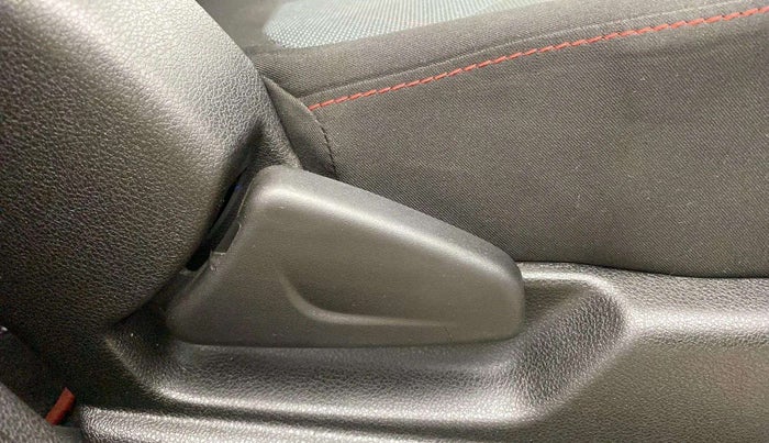 2020 Renault Kwid RXT 1.0 AMT (O), Petrol, Automatic, 2,427 km, Driver Side Adjustment Panel