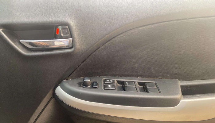 2016 Maruti Baleno DELTA CVT PETROL 1.2, Petrol, Automatic, 57,822 km, Driver Side Door Panels Control