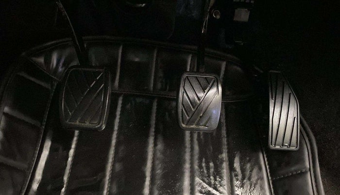 2021 Maruti Swift VXI, CNG, Manual, 43,221 km, Pedals