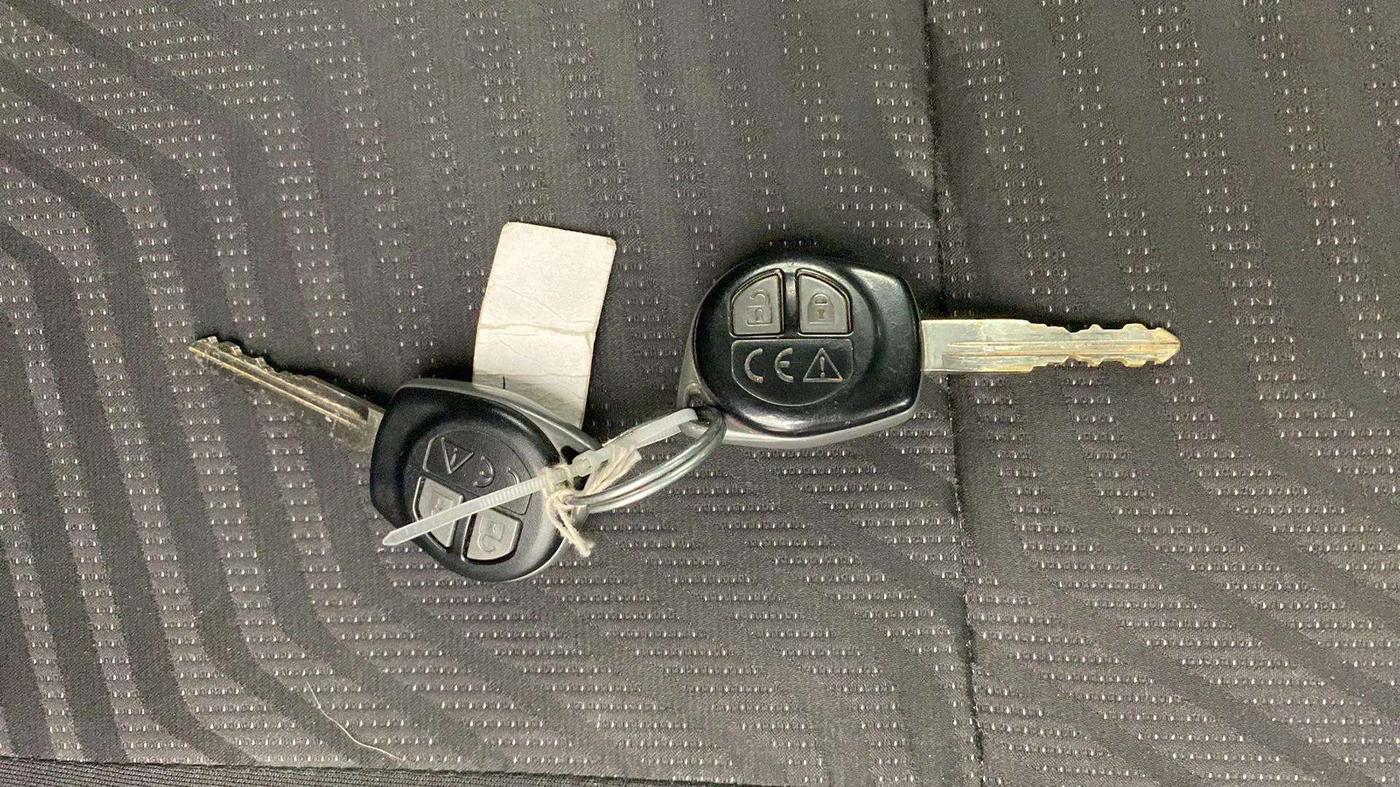 2021 Maruti Swift VXI, CNG, Manual, 43,221 km, Key Close Up