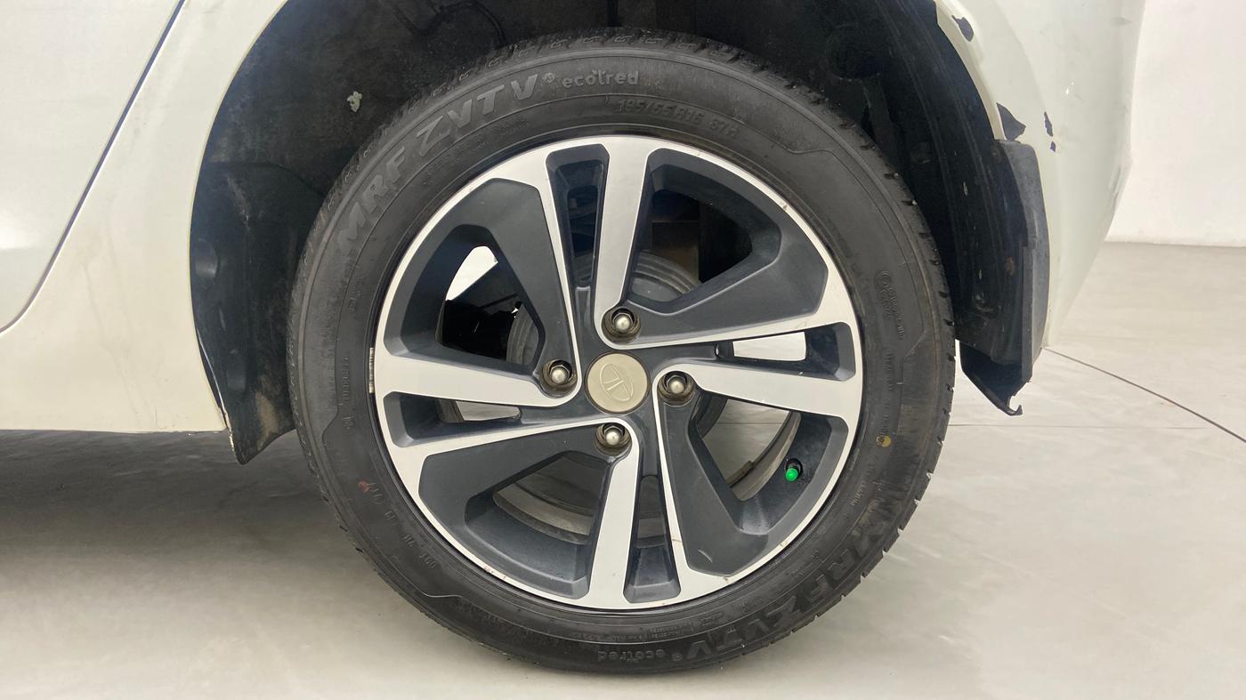 2020 Tata ALTROZ XZ PETROL, Petrol, Manual, 20,986 km, Left Rear Wheel
