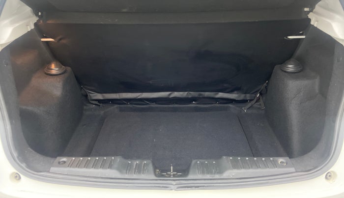 2020 Tata ALTROZ XZ PETROL, Petrol, Manual, 20,986 km, Boot Inside