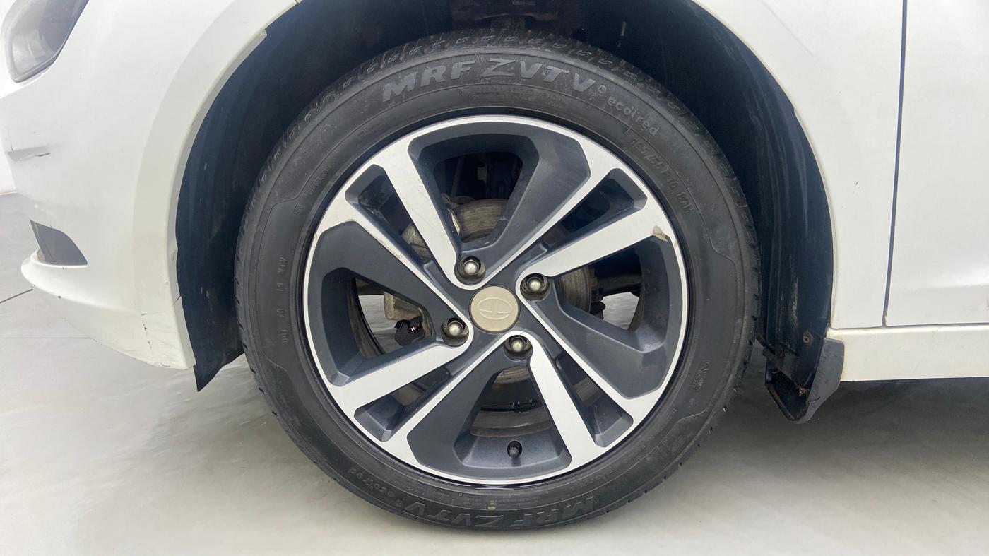 2020 Tata ALTROZ XZ PETROL, Petrol, Manual, 20,986 km, Left Front Wheel