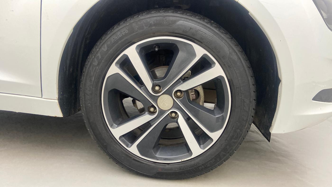 2020 Tata ALTROZ XZ PETROL, Petrol, Manual, 20,986 km, Right Front Wheel