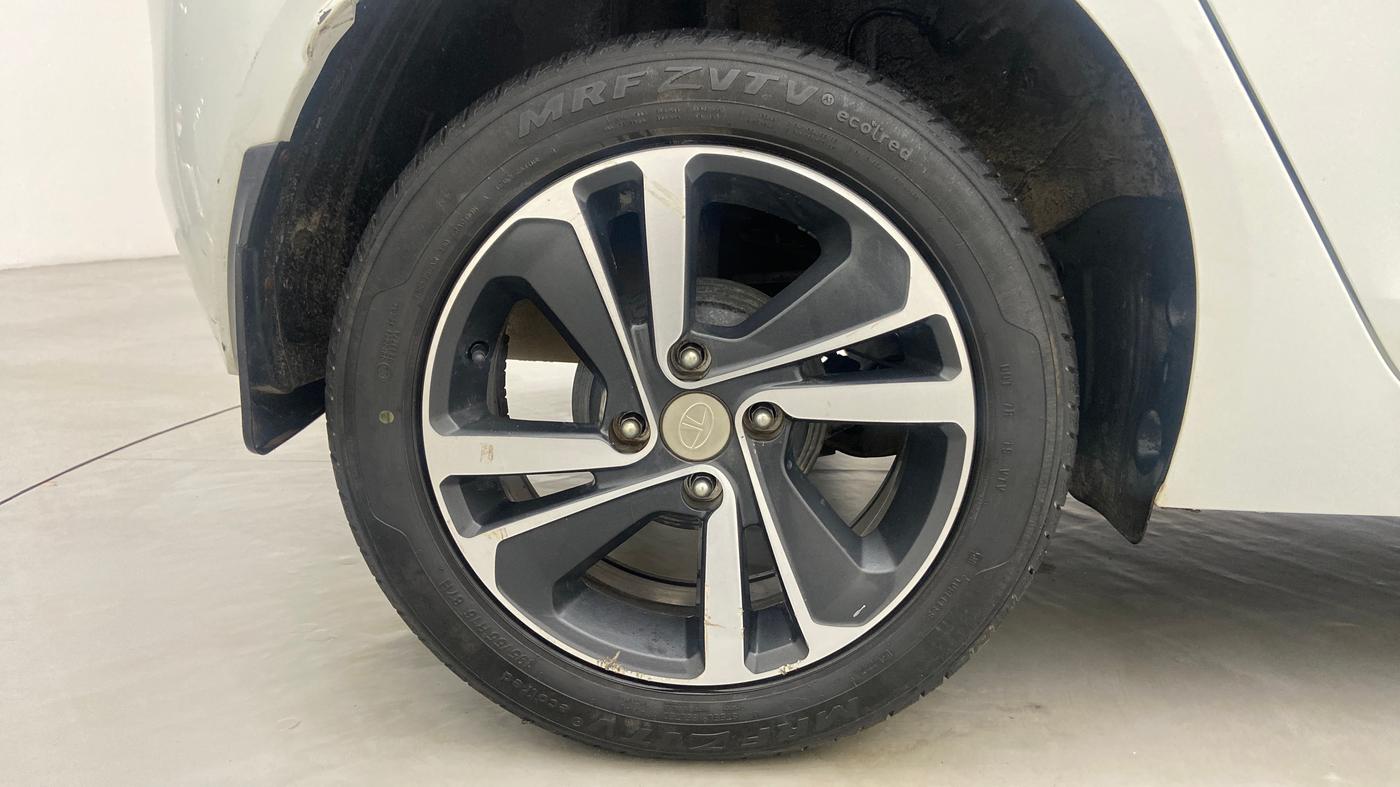 2020 Tata ALTROZ XZ PETROL, Petrol, Manual, 20,986 km, Right Rear Wheel
