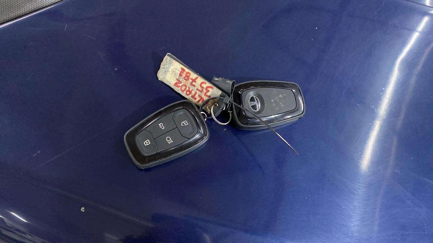 2023 Tata ALTROZ XZA, Petrol, Automatic, 9,850 km, Key Close Up