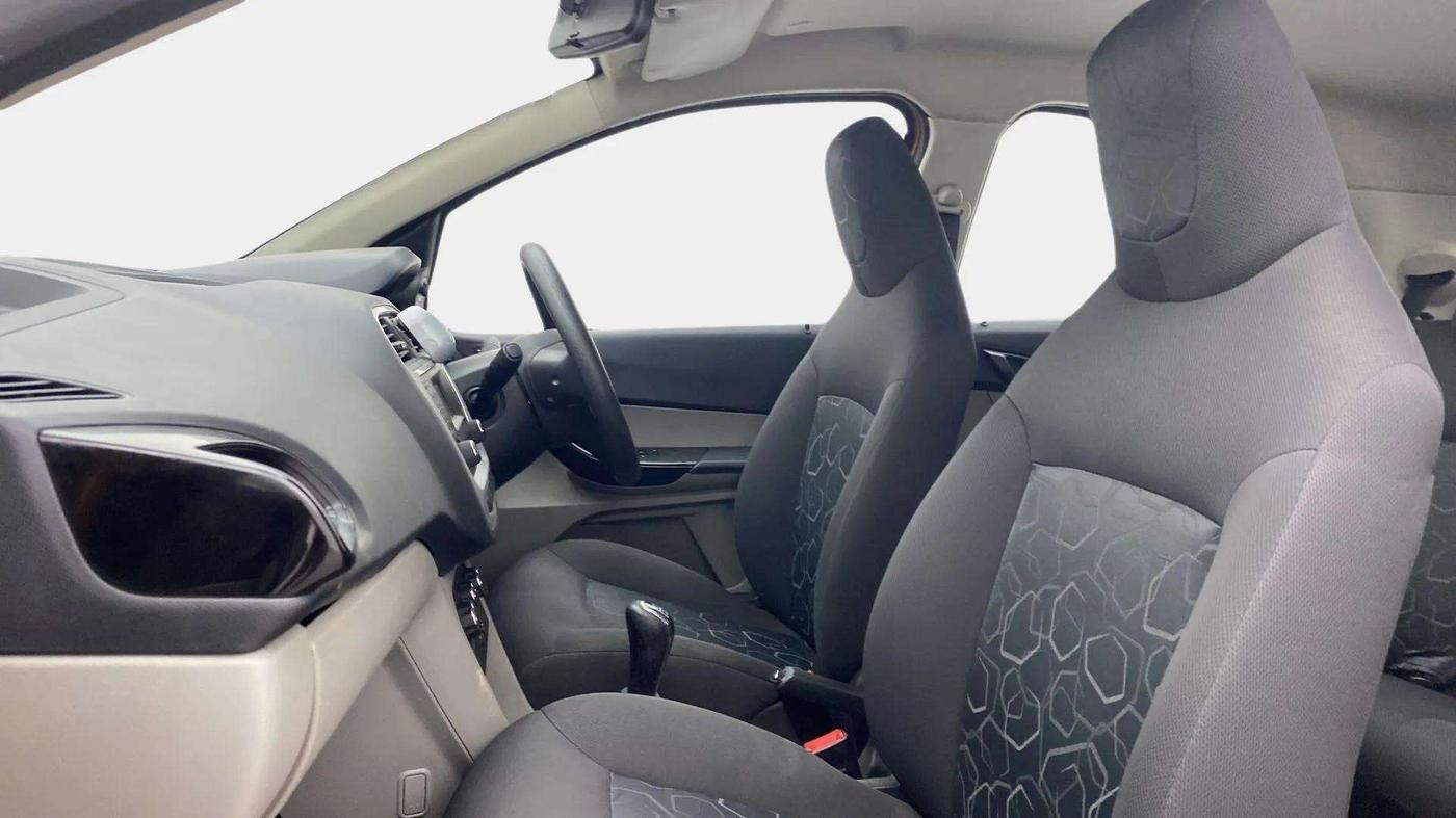2016 Tata Tiago XT PETROL, Petrol, Manual, 43,624 km, Right Side Front Door Cabin