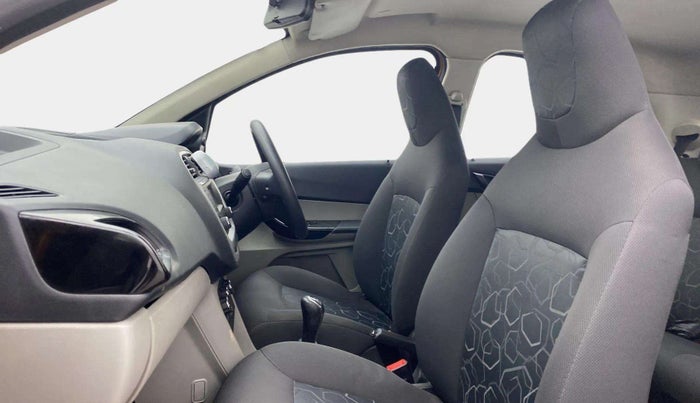 2016 Tata Tiago XT PETROL, Petrol, Manual, 43,624 km, Right Side Front Door Cabin