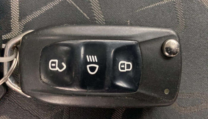 2016 Tata Tiago XT PETROL, Petrol, Manual, 43,624 km, Key Close Up