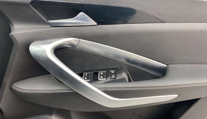 2019 MG HECTOR SHARP 1.5 DCT PETROL, Petrol, Automatic, 1,03,583 km, Driver Side Door Panels Control