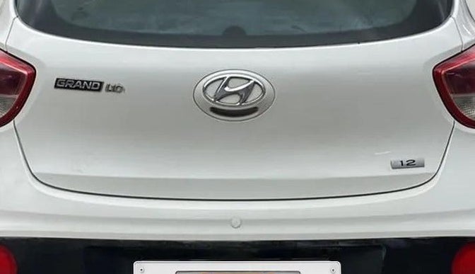 2017 Hyundai Grand i10 MAGNA 1.2 KAPPA VTVT, CNG, Manual, 55,603 km, Dicky (Boot door) - Minor scratches