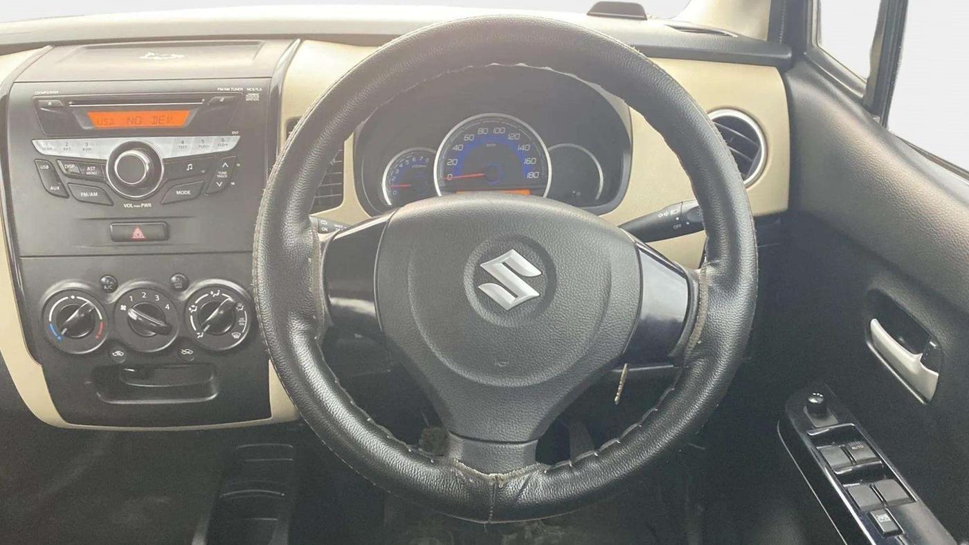 2017 Maruti Wagon R 1.0 VXI, Petrol, Manual, 37,016 km, Steering Wheel Close Up