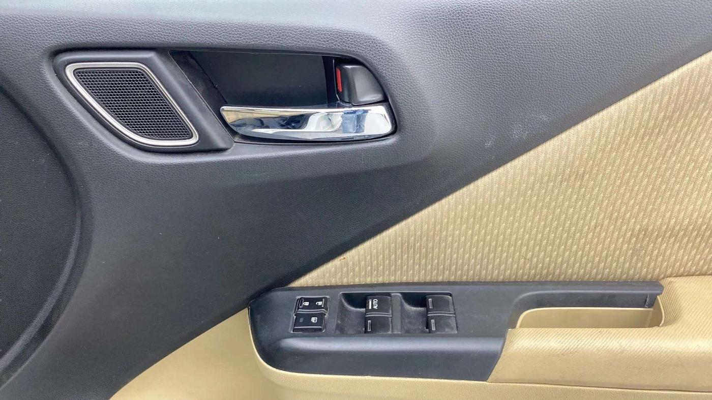 2017 Honda City 1.5L I-VTEC V MT, Petrol, Manual, 56,878 km, Driver Side Door Panels Control