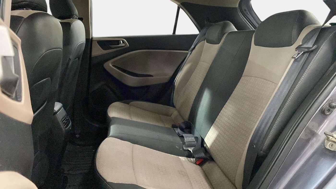 2017 Hyundai Elite i20 SPORTZ 1.2, Petrol, Manual, 24,633 km, Right Side Rear Door Cabin