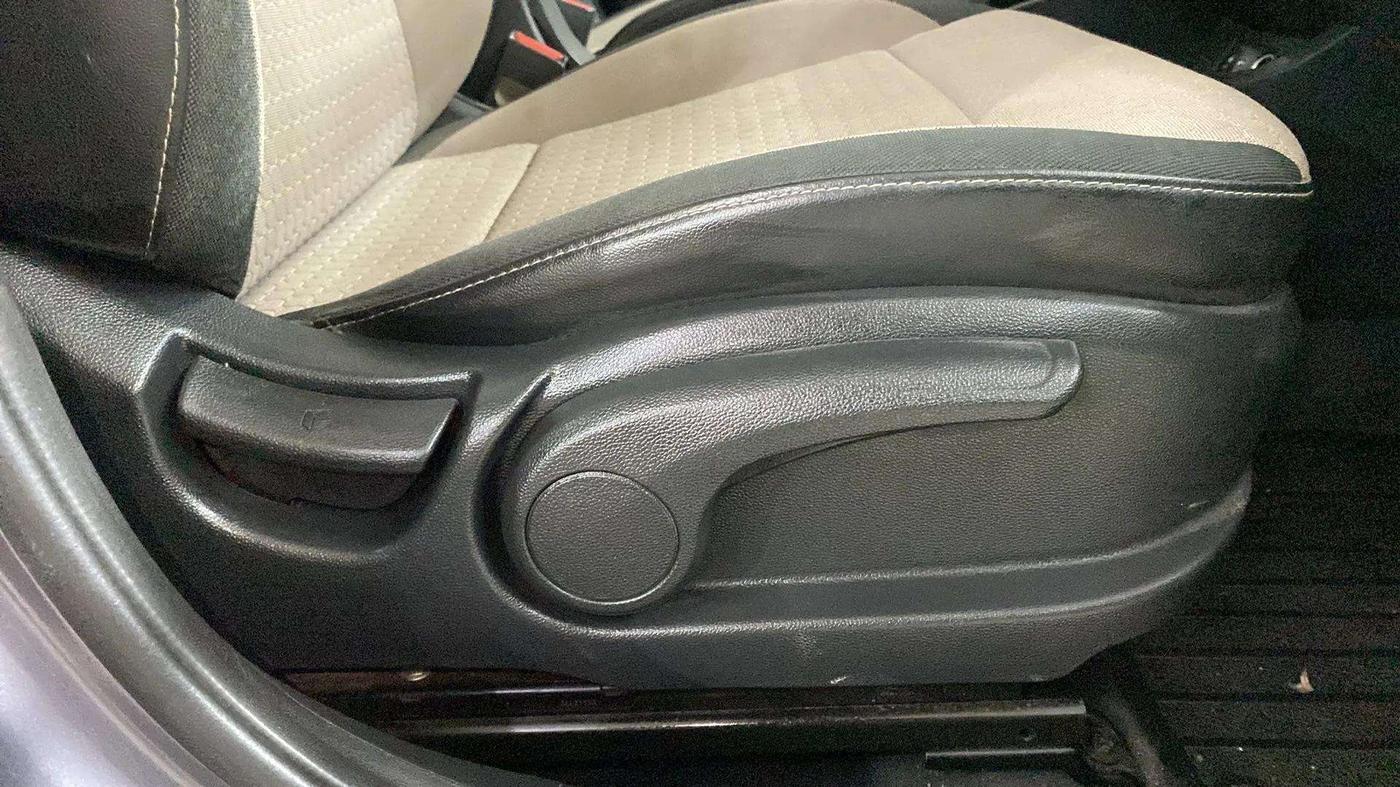 2017 Hyundai Elite i20 SPORTZ 1.2, Petrol, Manual, 24,633 km, Driver Side Adjustment Panel