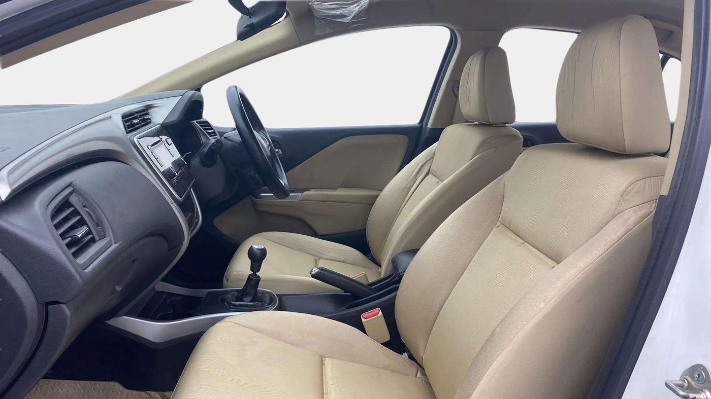 2016 Honda City 1.5L I-VTEC V MT, Petrol, Manual, 1,04,373 km, Right Side Front Door Cabin
