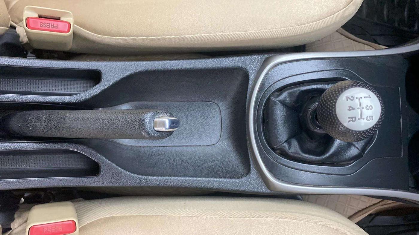 2016 Honda City 1.5L I-VTEC V MT, Petrol, Manual, 1,04,373 km, Gear Lever