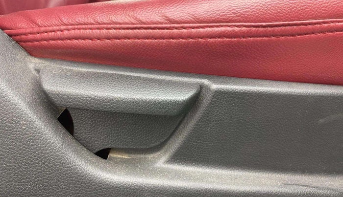 2018 Hyundai Eon ERA +, Petrol, Manual, 59,353 km, Driver Side Adjustment Panel