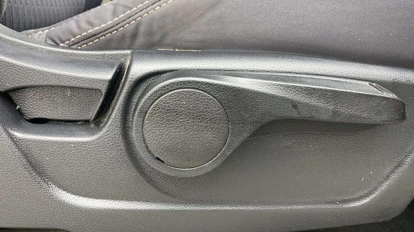 2022 Mahindra XUV300 W8 1.5 DIESEL, Diesel, Manual, 49,834 km, Driver Side Adjustment Panel