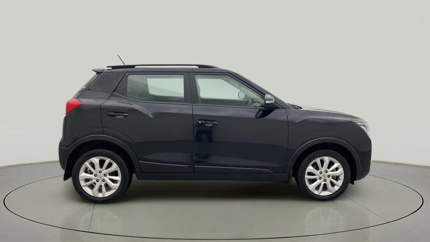 2022 Mahindra XUV300 W8 1.5 DIESEL, Diesel, Manual, 49,834 km, Right Side View