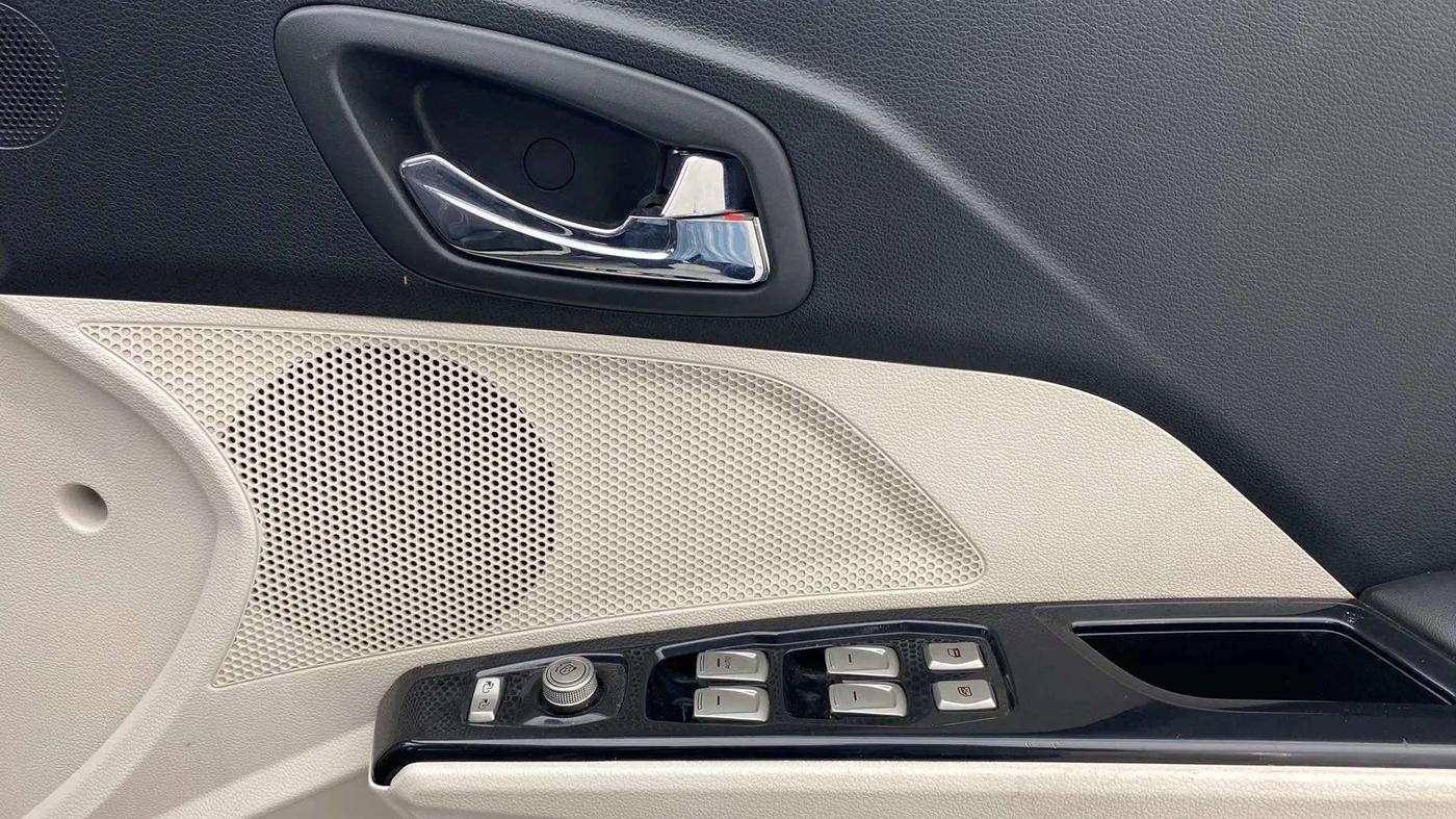 2022 Mahindra XUV300 W8 1.5 DIESEL, Diesel, Manual, 49,834 km, Driver Side Door Panels Control
