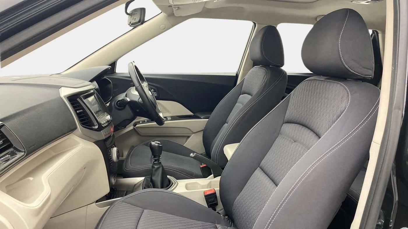 2022 Mahindra XUV300 W8 1.5 DIESEL, Diesel, Manual, 49,834 km, Right Side Front Door Cabin