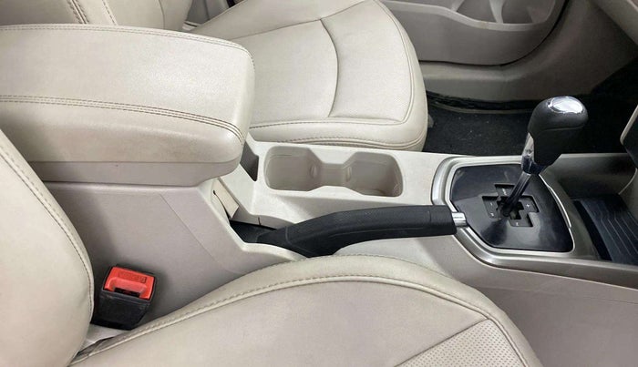 2023 Mahindra XUV300 W8 (O) 1.2 PETROL AMT, Petrol, Automatic, 23,257 km, Gear Lever