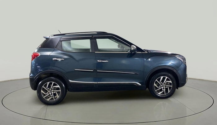 2023 Mahindra XUV300 W8 (O) 1.2 PETROL AMT, Petrol, Automatic, 23,257 km, Right Side View