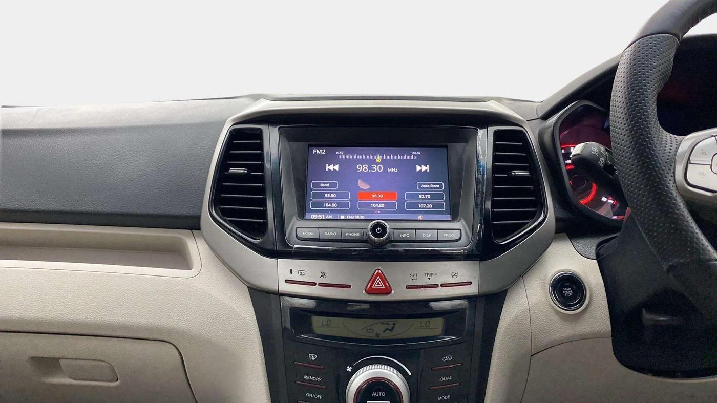 2023 Mahindra XUV300 W8 (O) 1.2 PETROL AMT, Petrol, Automatic, 23,257 km, Air Conditioner