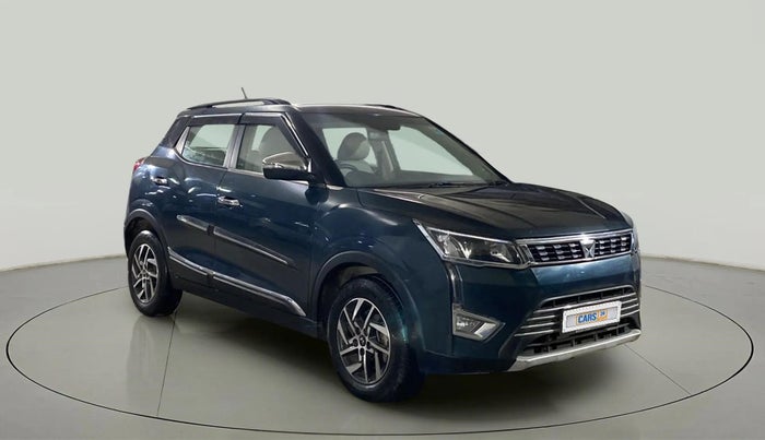 2023 Mahindra XUV300 W8 (O) 1.2 PETROL AMT, Petrol, Automatic, 23,257 km, Right Front Diagonal