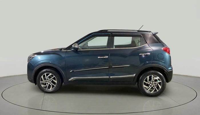 2023 Mahindra XUV300 W8 (O) 1.2 PETROL AMT, Petrol, Automatic, 23,257 km, Left Side