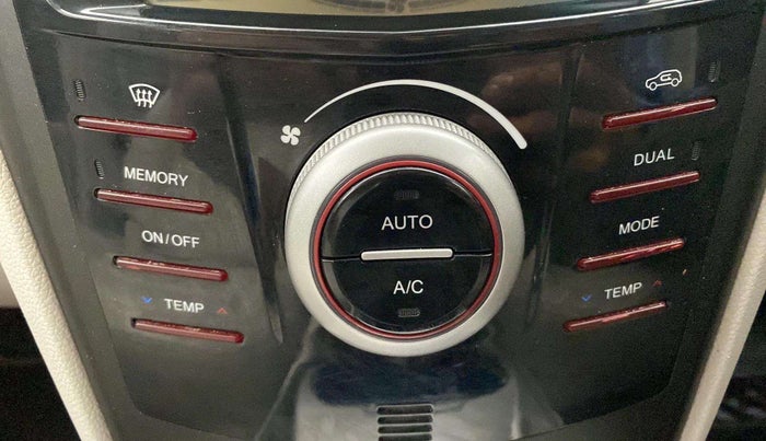 2023 Mahindra XUV300 W8 (O) 1.2 PETROL AMT, Petrol, Automatic, 23,257 km, AC Unit - Panel display not working