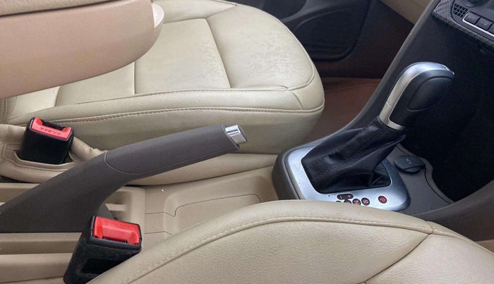 2018 Volkswagen Vento HIGHLINE PLUS 1.2 AT 16 ALLOY, Petrol, Automatic, 76,417 km, Gear Lever