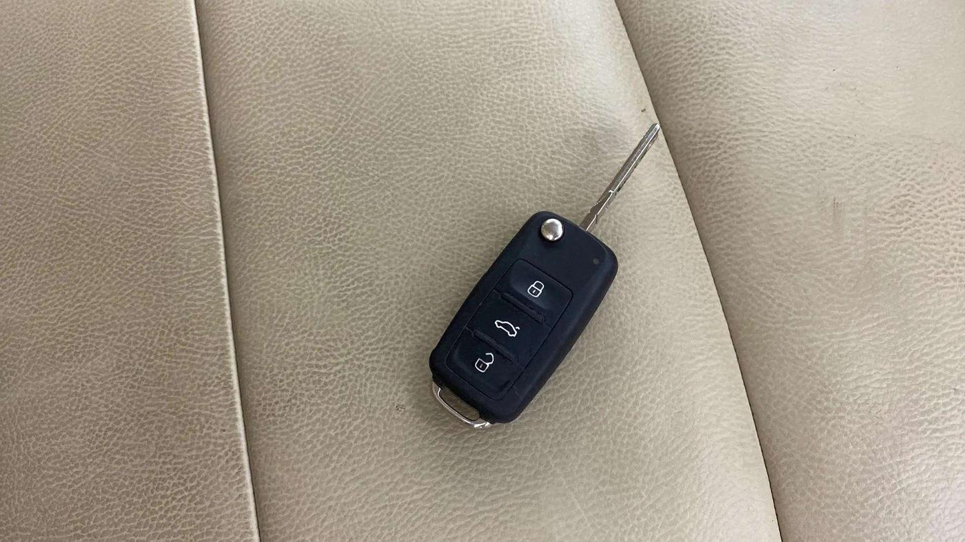 2018 Volkswagen Vento HIGHLINE PLUS 1.2 AT 16 ALLOY, Petrol, Automatic, 76,417 km, Key Close Up