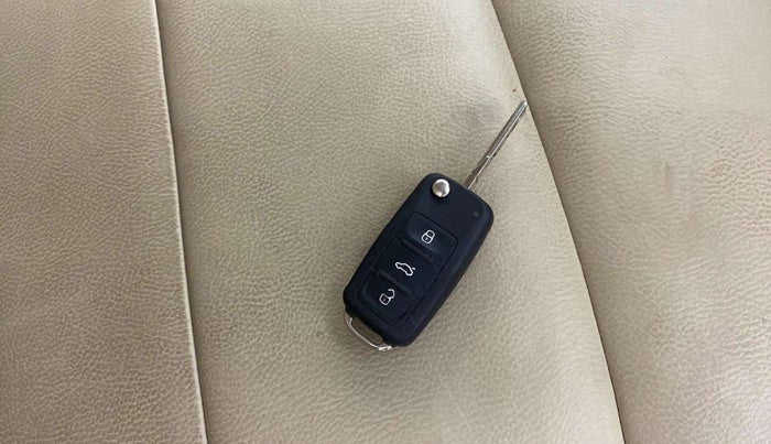 2018 Volkswagen Vento HIGHLINE PLUS 1.2 AT 16 ALLOY, Petrol, Automatic, 76,417 km, Key Close Up