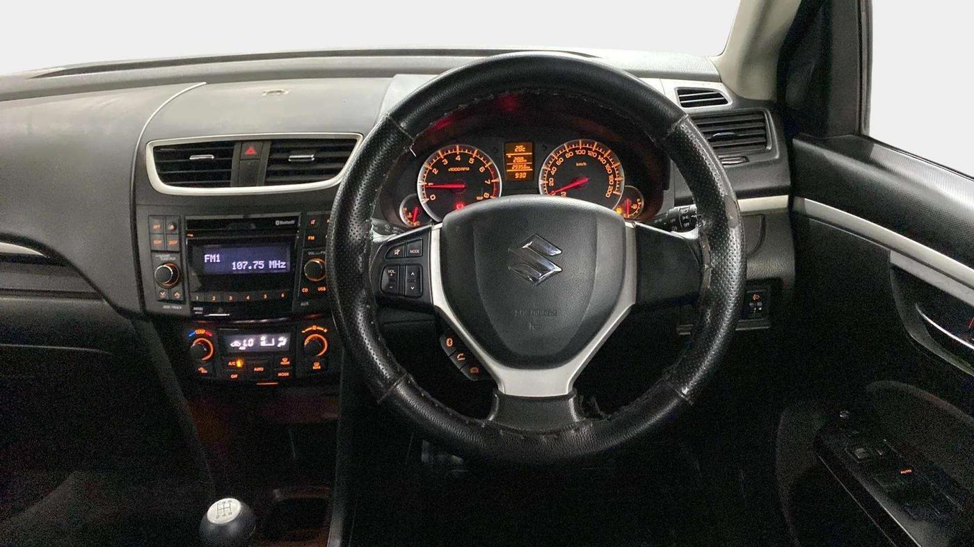 2016 Maruti Swift ZXI, Petrol, Manual, 29,471 km, Steering Wheel Close Up