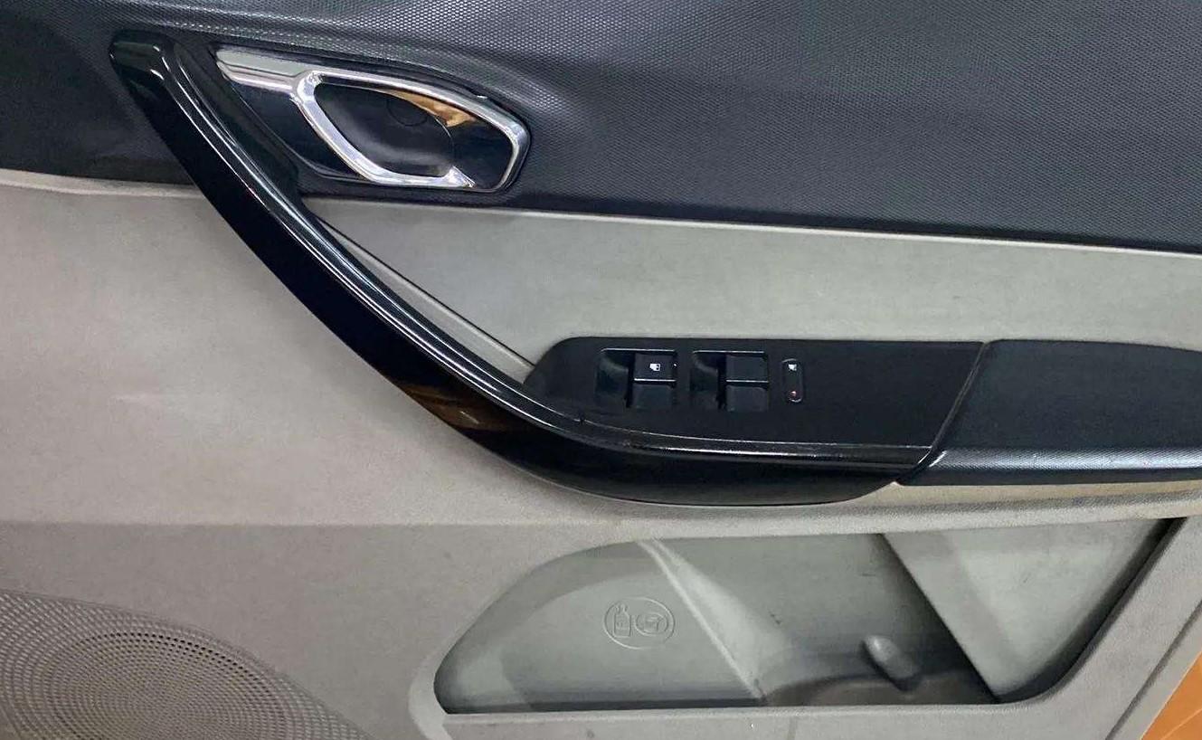 2018 Tata Tiago XZA PETROL, Petrol, Automatic, 29,241 km, Driver Side Door Panels Control