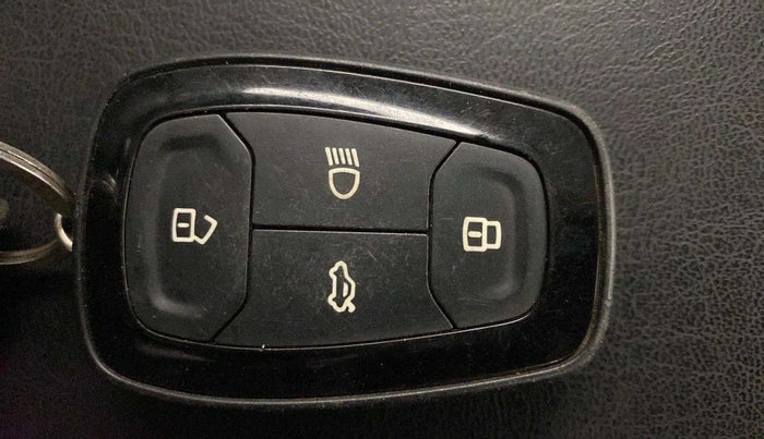 2019 Tata NEXON XZ PLUS DIESEL DUAL TONE, Diesel, Manual, 97,035 km, Key Close Up